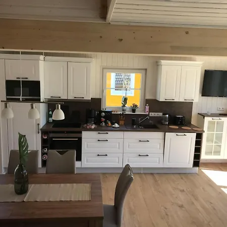 Skandinavisches-ferienhaus-2-reihe-zum-wasser-fuer-6-personen * Zerpenschleuse