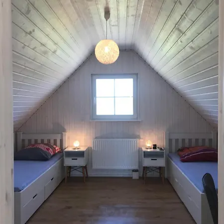 Skandinavisches-ferienhaus-2-reihe-zum-wasser-fuer-6-personen *