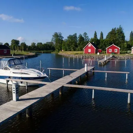 Skandinavisches-ferienhaus-2-reihe-zum-wasser-fuer-6-personen * Zerpenschleuse