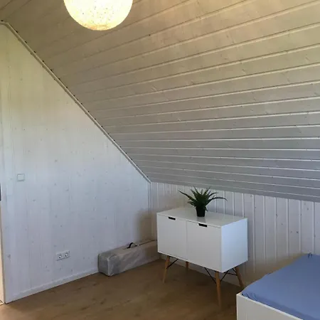 Сasa de vacaciones Skandinavisches-ferienhaus-2-reihe-zum-wasser-fuer-6-personen