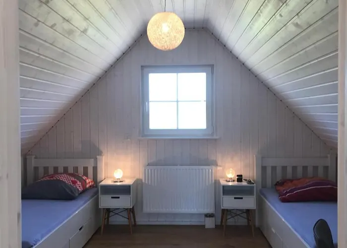 Skandinavisches-ferienhaus-2-reihe-zum-wasser-fuer-6-personen *