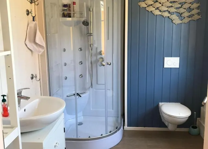 Skandinavisches-ferienhaus-2-reihe-zum-wasser-fuer-6-personen *